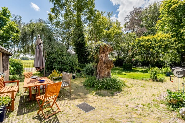 Photo 15 of De Brandt 4