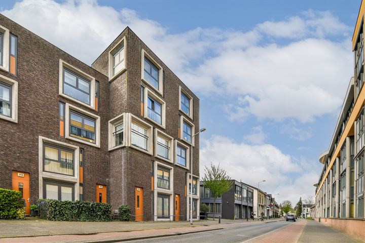 Bekijk foto 1 van Naarderstraat 29-E