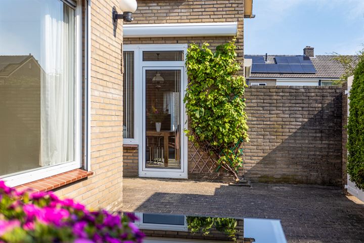 View photo 41 of Trompstraat 26