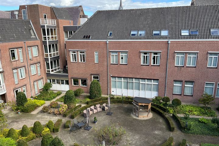 Bekijk foto 1 van Pastoor van Erpstraat 1