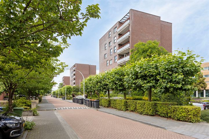 View photo 2 of Bremenstraat 143