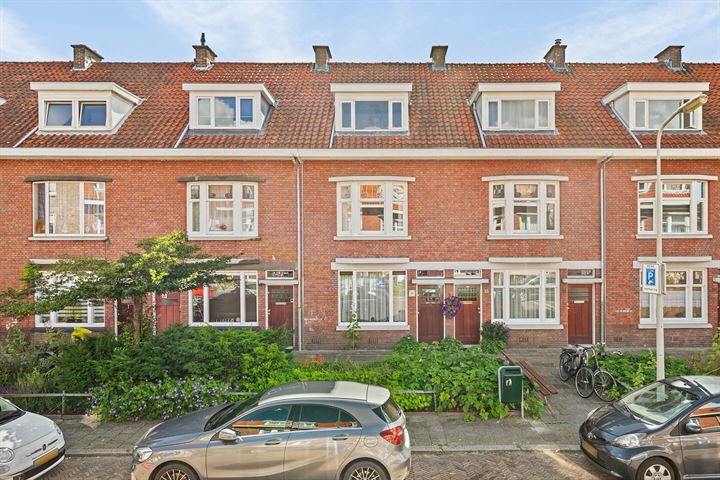 Bekijk foto 1 van Ernest Staasstraat 35