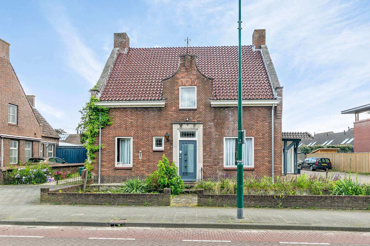 Bekijk foto 1 van Monseigneur van Oorschotstraat 11