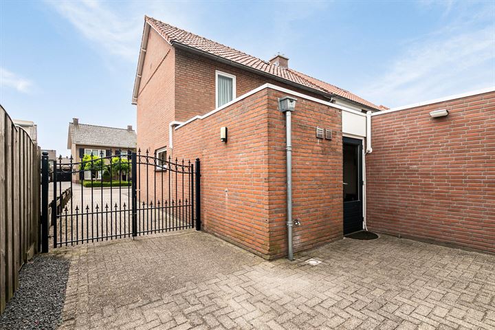 Bekijk foto 36 van Churchillstraat 6