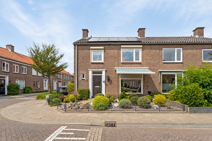 Bekijk foto 2 van Prinses Irenestraat 2