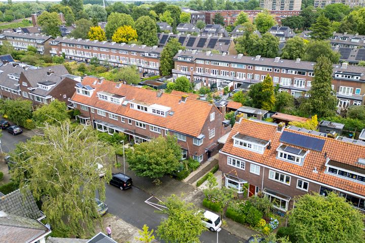 Bekijk foto 16 van Prof. Hugo de Vrieslaan 42