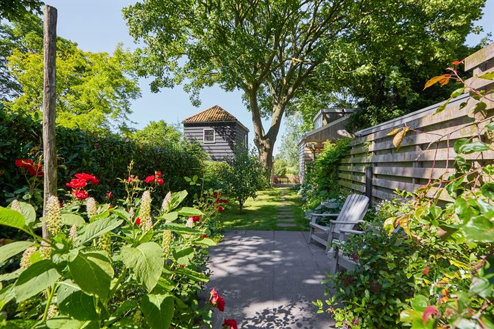 View photo 66 of Rechtestraat 72