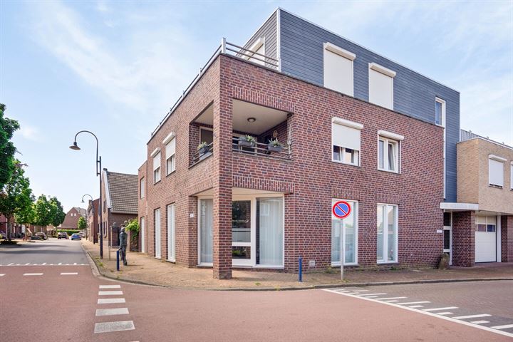 View photo 4 of Grootestraat 33