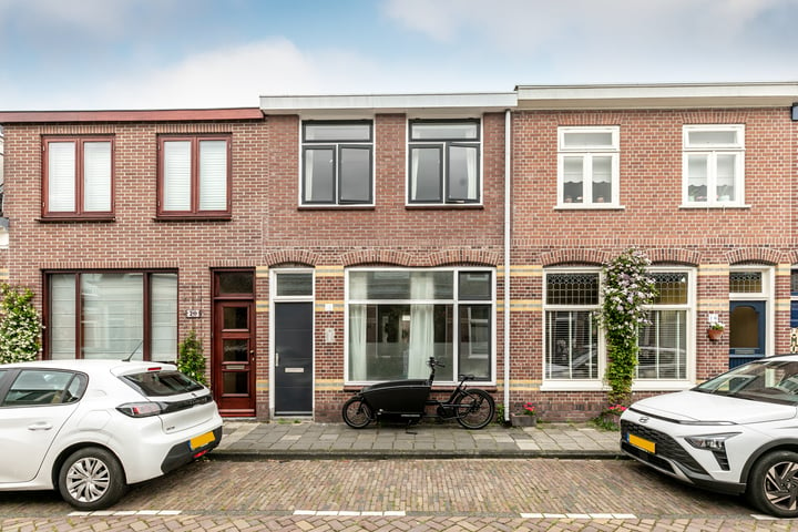 View photo of Casteleynstraat 18