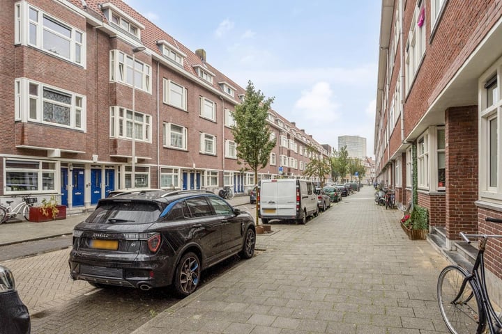 Bekijk foto 2 van Moerkerkestraat 109-A