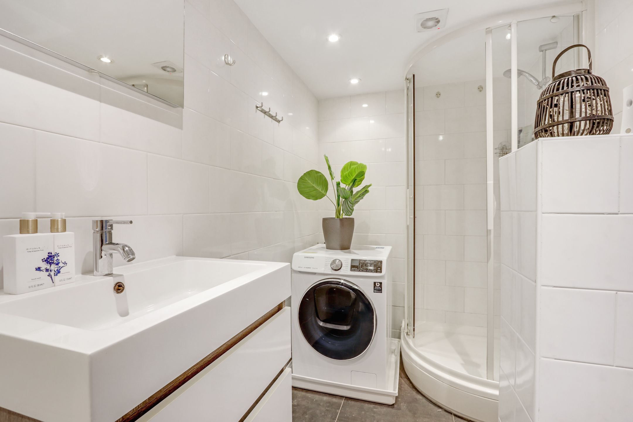 Photo 15 of Trompstraat 15-F