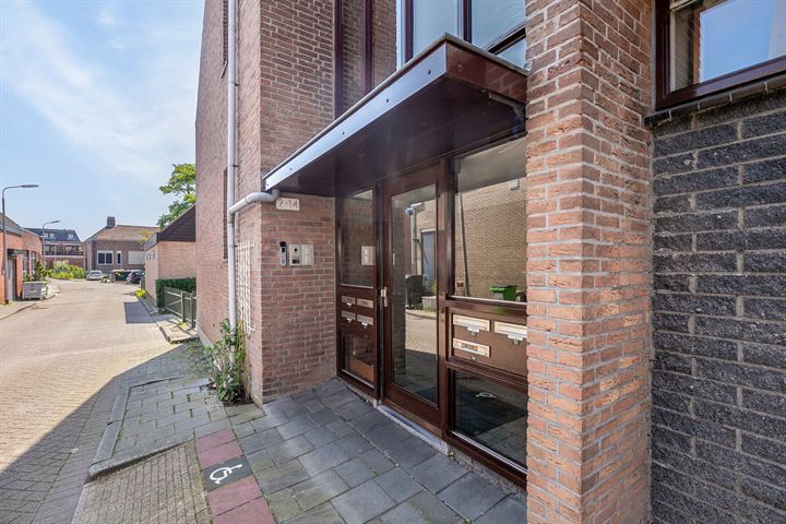 View photo 8 of Terpstraat 12