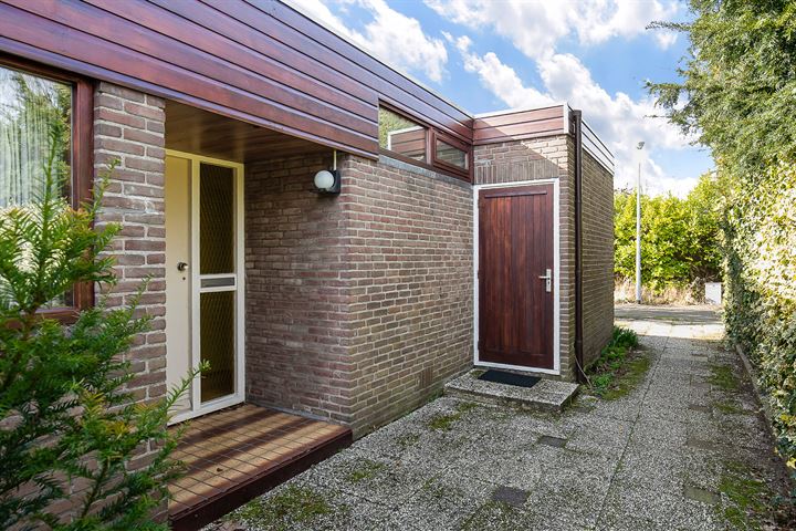 Bekijk foto 1 van Raiffeisenstraat 19