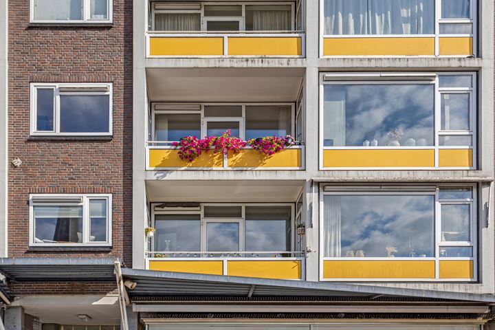 Bekijk foto 1 van Ir J.P. van Muijlwijkstraat 31-2