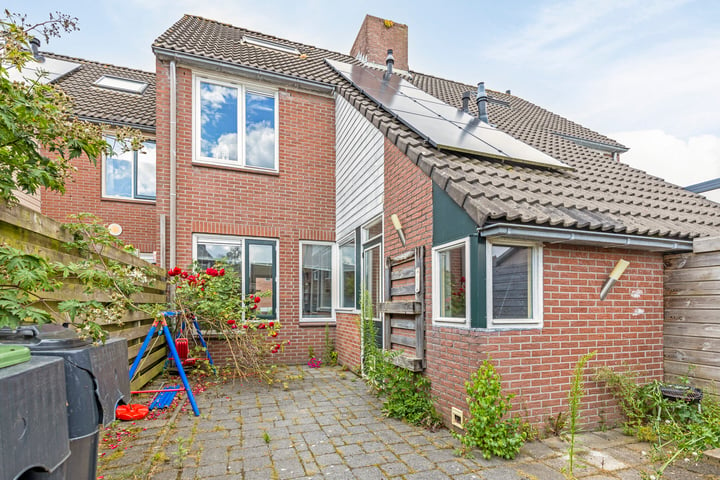 Bekijk foto 2 van Stiekemastraat 17