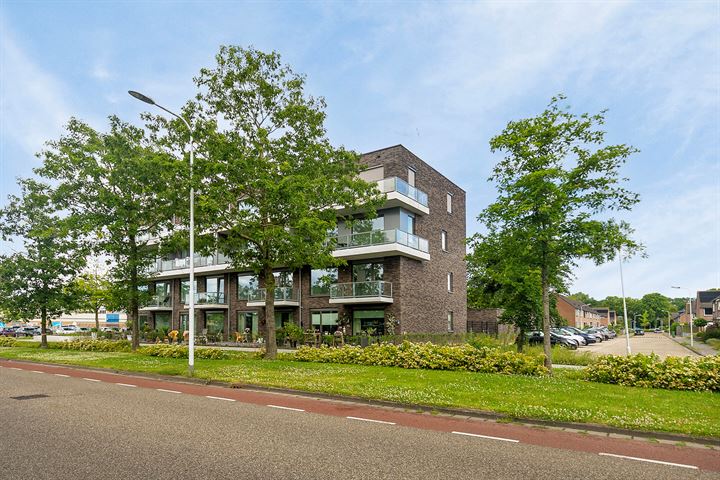 View photo 35 of Bellamystraat 136