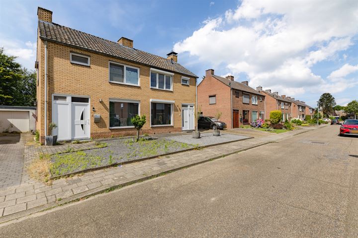 Bekijk foto 2 van Marijkestraat 19