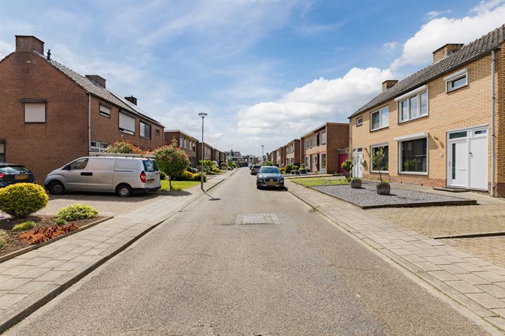 Bekijk foto 47 van Marijkestraat 19