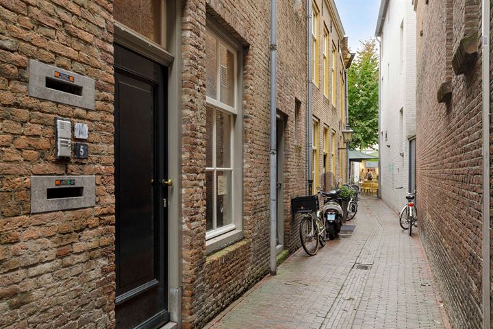 Bekijk foto 1 van Begijnstraatje 5