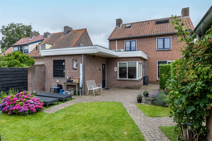 Bekijk foto van Bernhardstraat 9