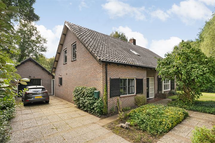 Bekijk foto 46 van Van Royenstraat 11