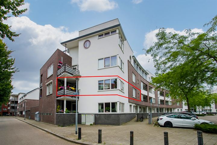 Bekijk foto 1 van Vijverhofstraat 66