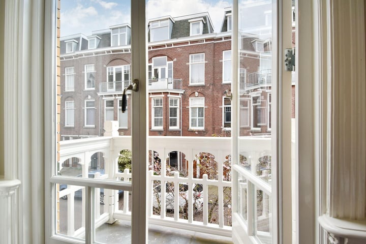 View photo 5 of Van Loostraat 37