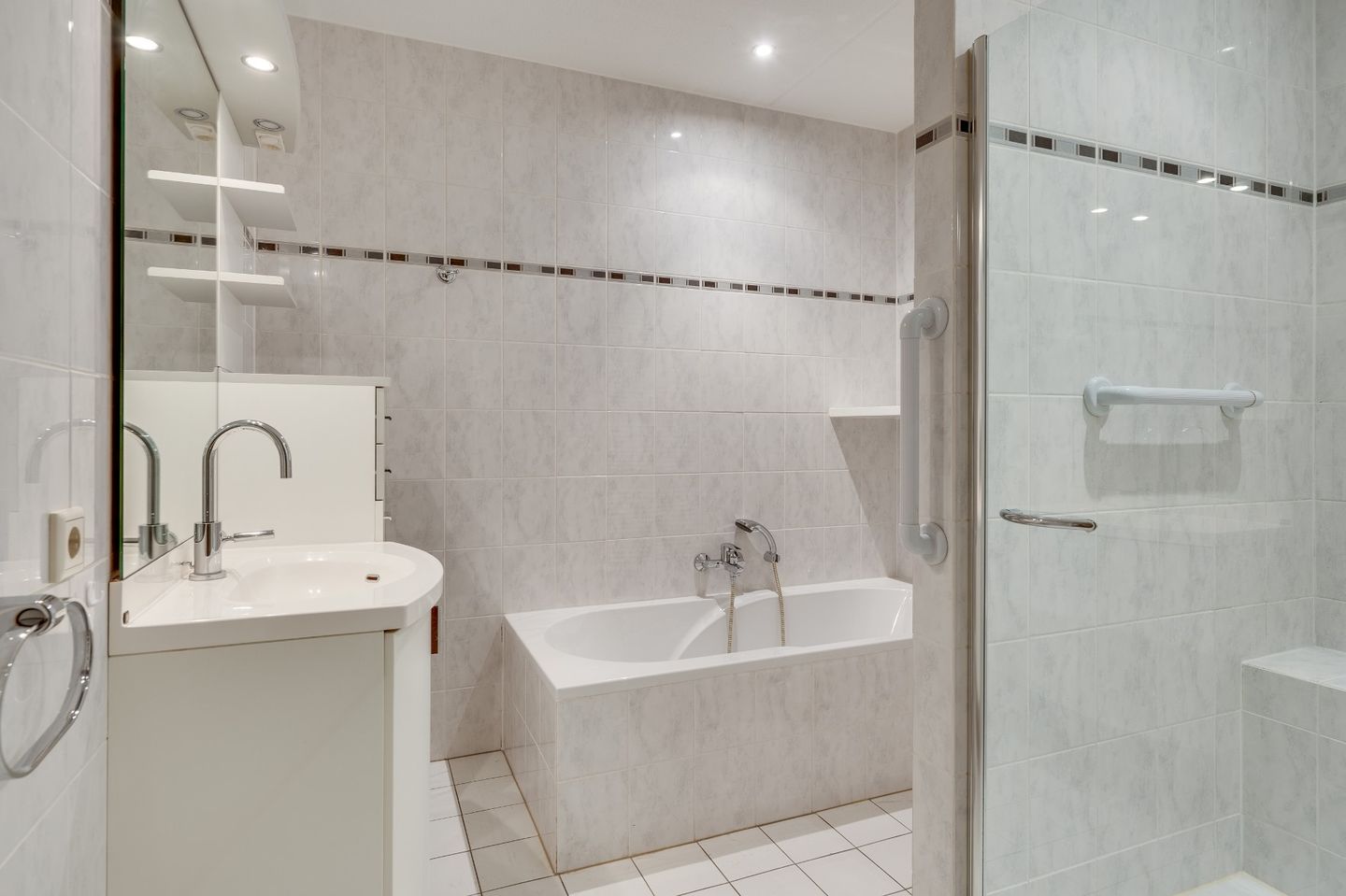 Photo 4 of Heistraat 1-C