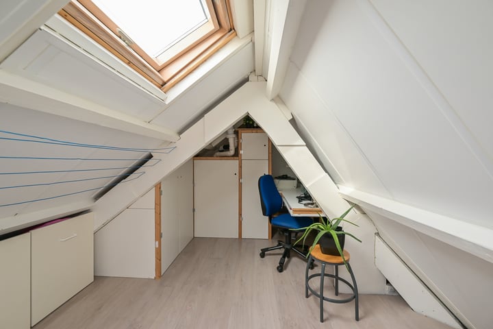 Bekijk foto 32 van Leeuwerikstraat 76-B