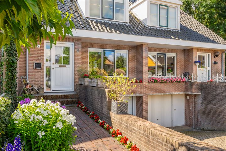 View photo 45 of Oranjestraat 14