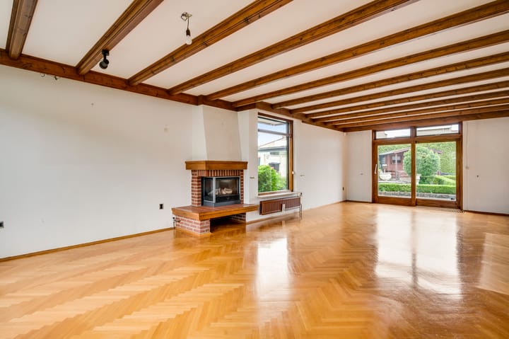 Photo 8 of Burgemeester Hoebersstraat 10