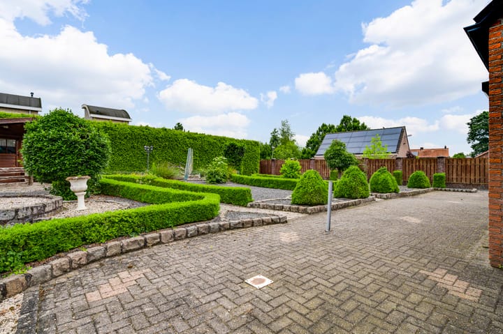 Photo 33 of Burgemeester Hoebersstraat 10