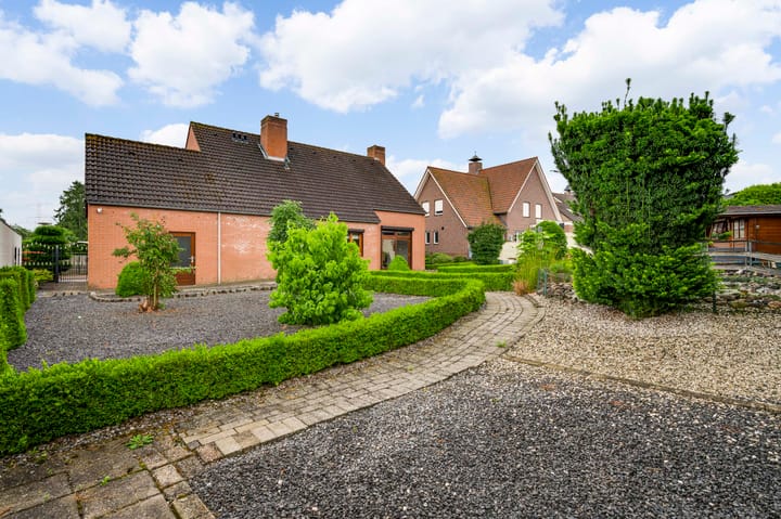 Photo 36 of Burgemeester Hoebersstraat 10