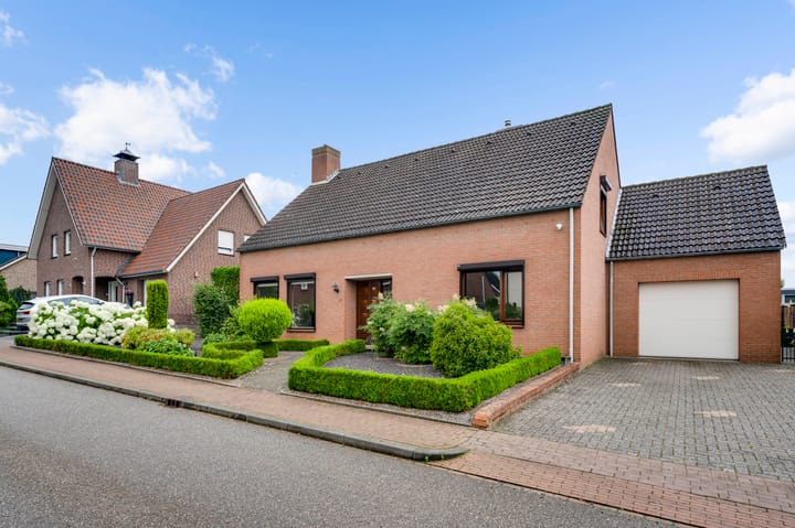 Photo 40 of Burgemeester Hoebersstraat 10