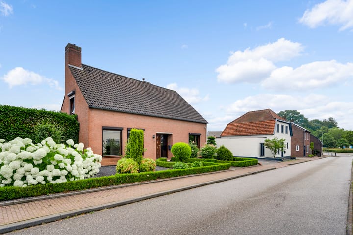 Photo 42 of Burgemeester Hoebersstraat 10