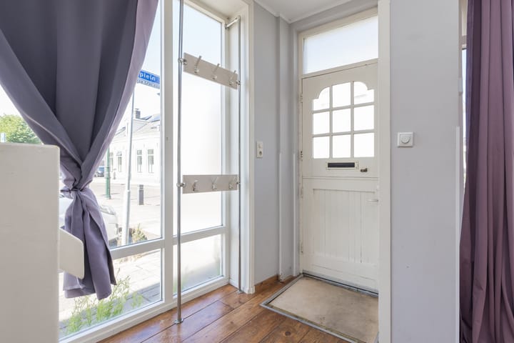 Photo 9 of Bronckhorststraat 40