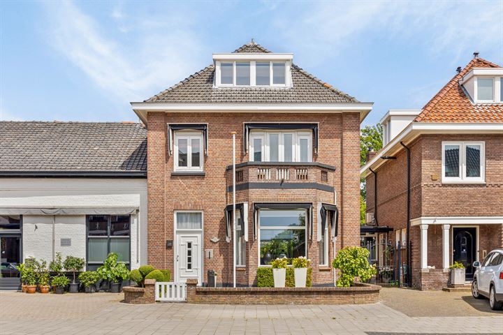 Bekijk foto 1 van Spoorstraat 25