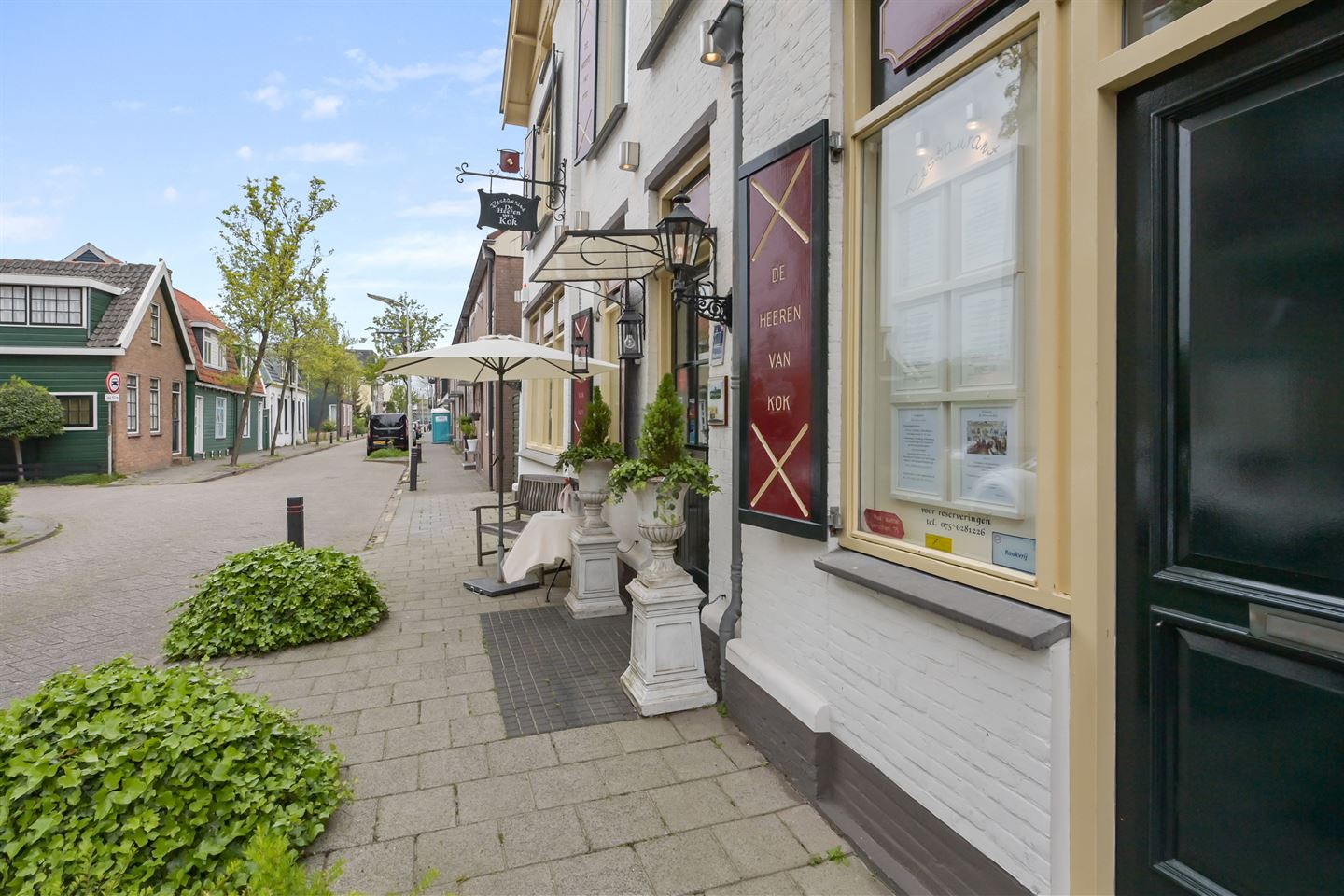 View photo 4 of Warmoesstraat 37