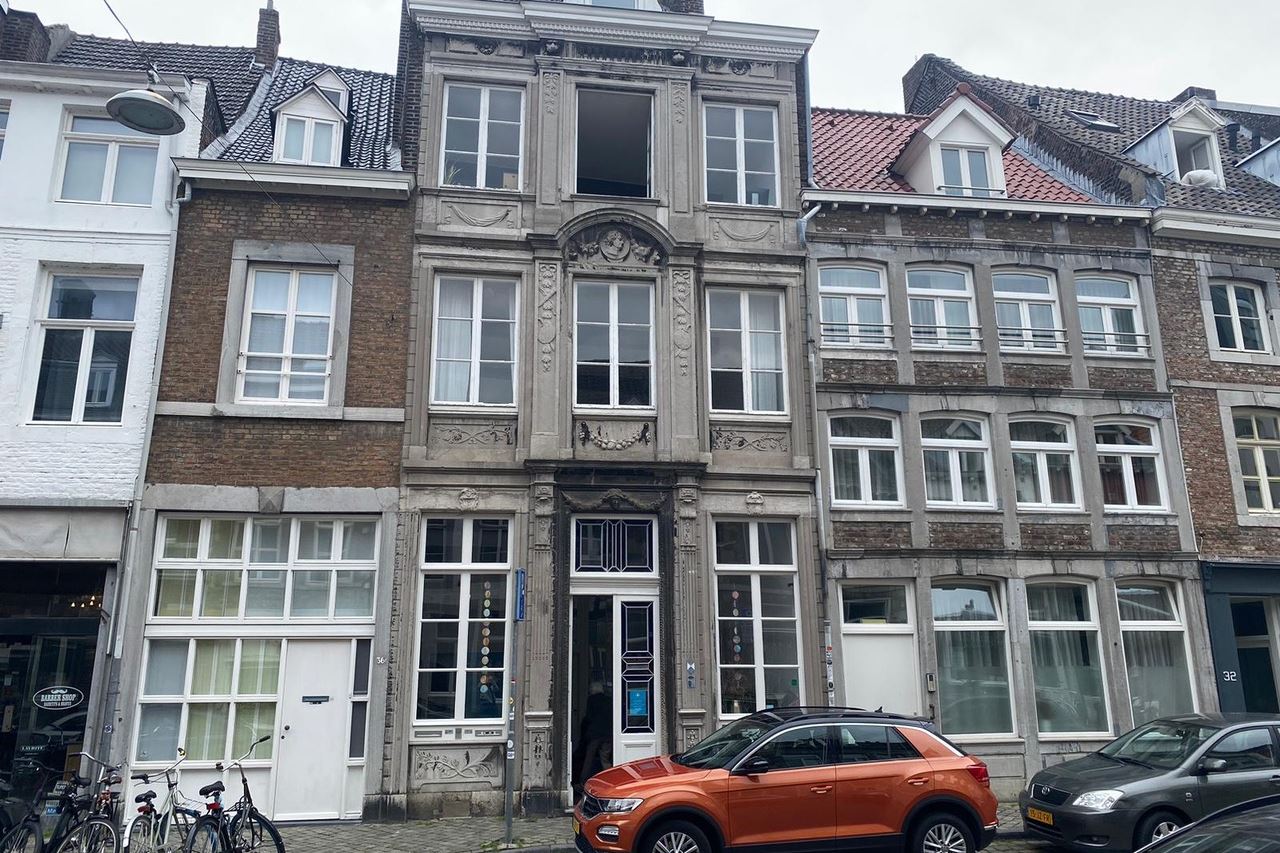 View photo 1 of Hoogbrugstraat 36