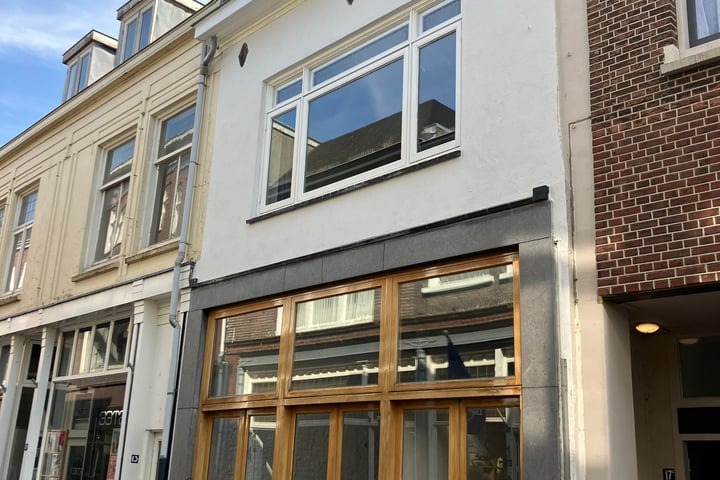 Bekijk foto 1 van Weerstraat 15