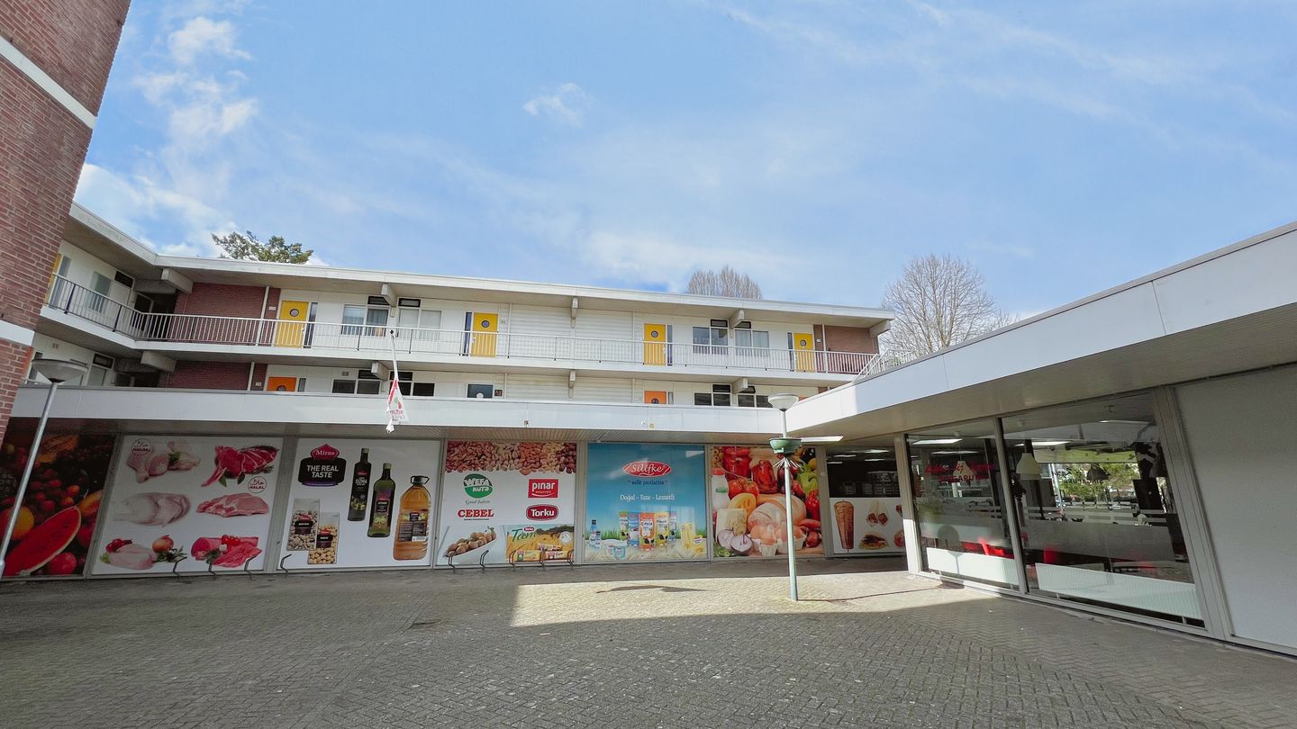 Foto 1 van Rivierenplein 100