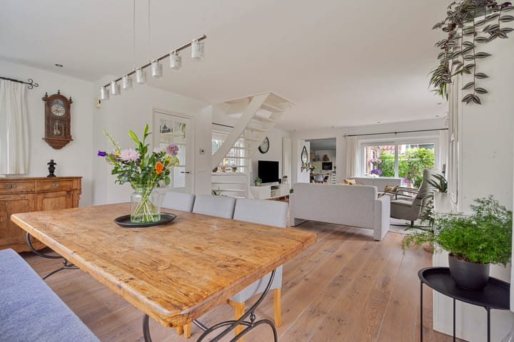 Photo 7 of Weiver 10