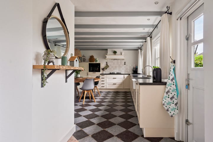 Photo 14 of Weiver 10