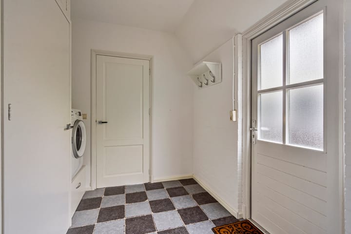 Photo 18 of Weiver 10