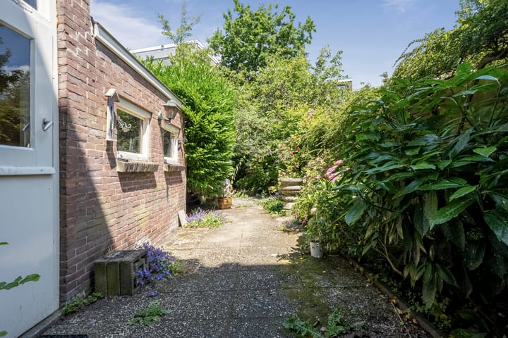 Photo 16 of Leeghwaterstraat 15