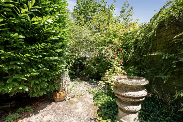 Photo 17 of Leeghwaterstraat 15