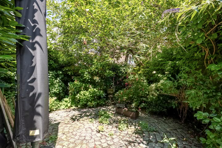 Photo 18 of Leeghwaterstraat 15