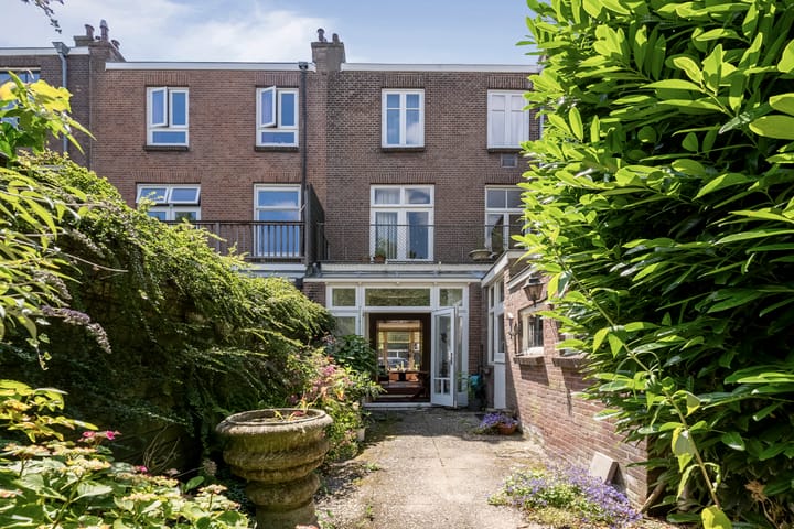 Photo 22 of Leeghwaterstraat 15