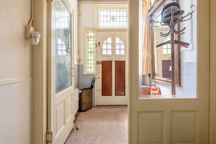 Photo 27 of Leeghwaterstraat 15