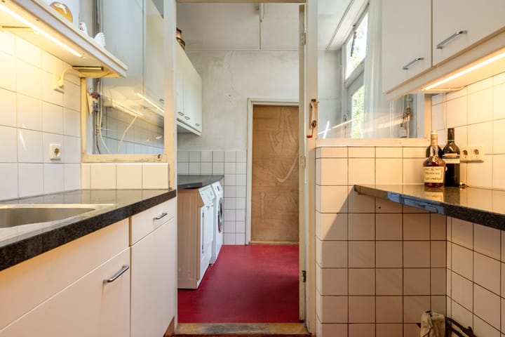 Photo 30 of Leeghwaterstraat 15